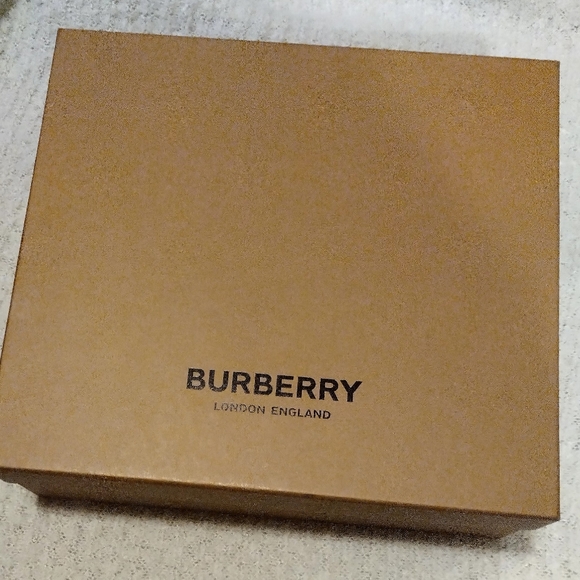 Burberry Arthur M Story Trainers - Picture 3 of 16